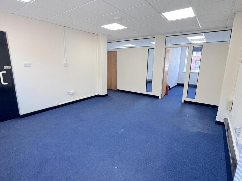44 Cardiff Rd, Cardiff à louer - Photo du bâtiment - Image 3 de 21