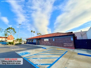 3512-3538 E Chapman Ave, Orange, CA à louer Photo intérieure- Image 1 de 10