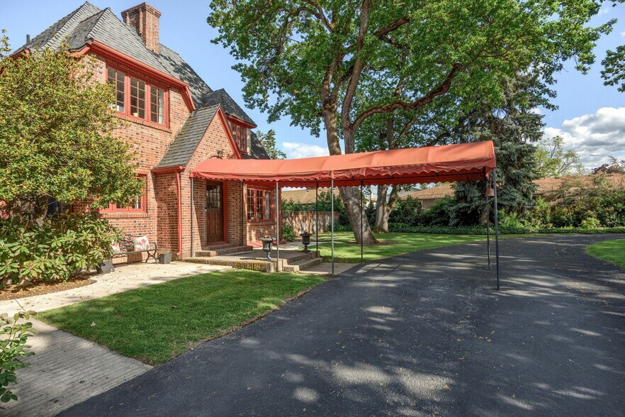 2336 Table Rock Rd, Medford, OR à vendre - Photo du bâtiment - Image 2 de 50