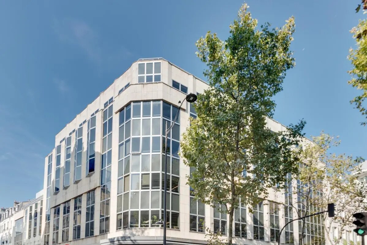 Place De Clichy, Paris à louer Photo du bâtiment- Image 1 de 24