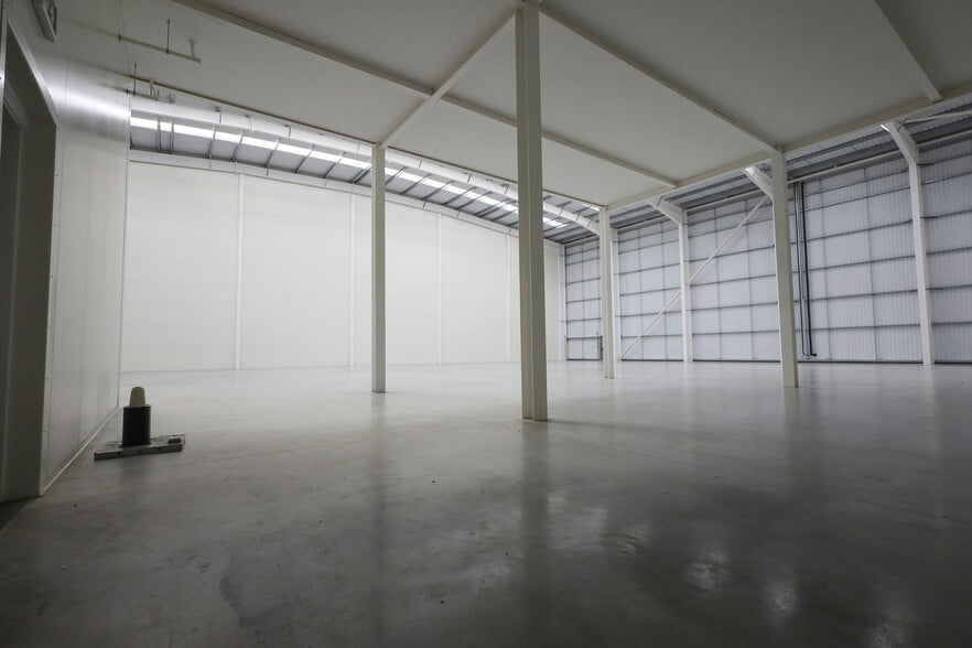 Limberline Rd, Portsmouth for lease - Interior Photo - Image 3 of 38