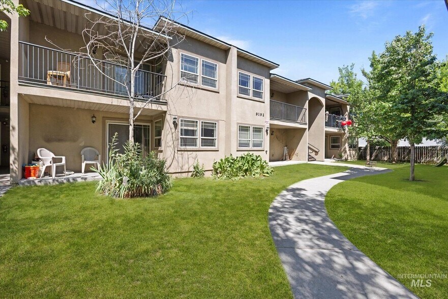9212 W Brogan Dr, Boise, ID à vendre - Photo du bâtiment - Image 3 de 15