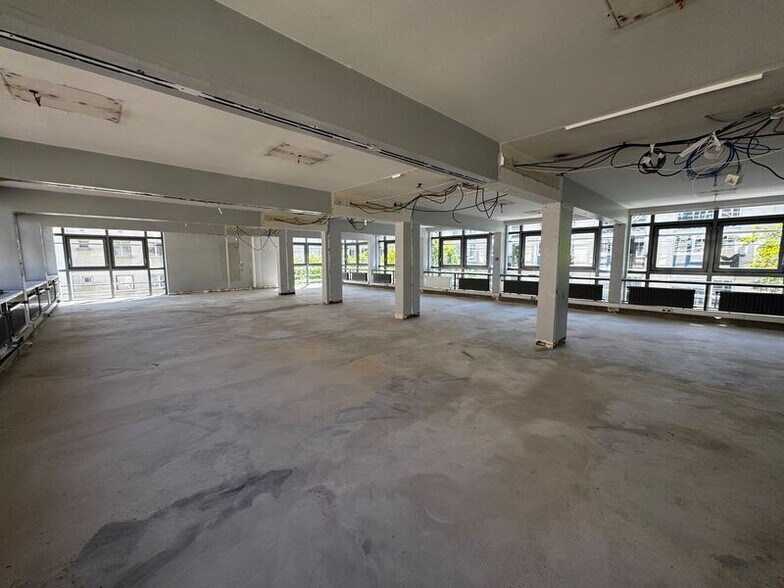 Office in Paris for sale - Interior Photo - Image 2 of 9