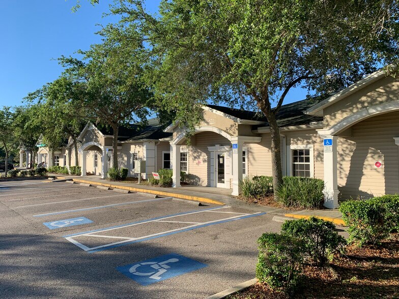5140 Deer Park Dr, New Port Richey, FL à louer - Photo du bâtiment - Image 2 de 12