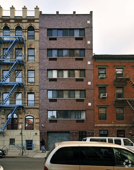421 E 12th St, New York, NY à louer - Photo du bâtiment - Image 2 de 5