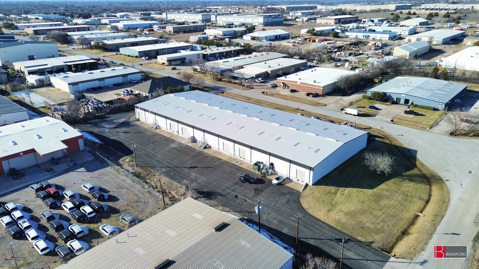 1000-1008 N Commercial Blvd, Arlington, TX for lease - Building Photo - Image 2 of 7