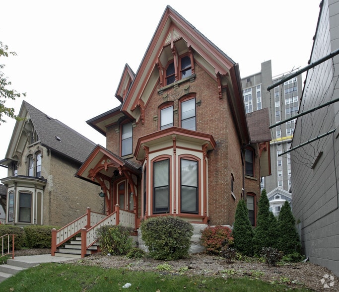 1708 N Farwell Ave, Milwaukee, WI for sale - Primary Photo - Image 1 of 2