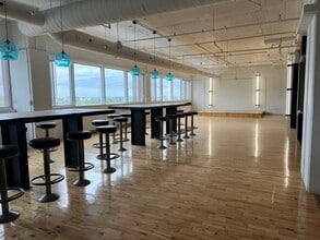 160 Rue Saint-Viateur E, Montréal, QC for lease Interior Photo- Image 2 of 7