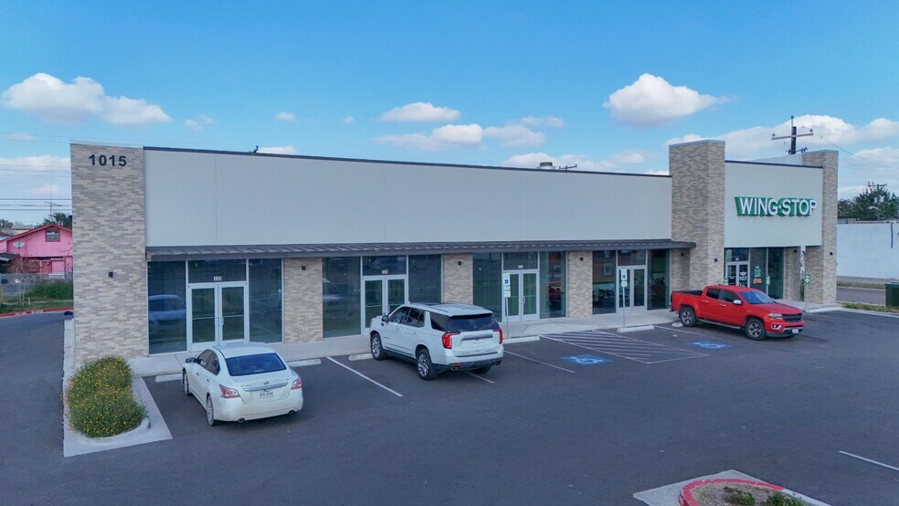 1015 E University Dr, Edinburg, TX à louer - Photo du bâtiment - Image 3 de 7