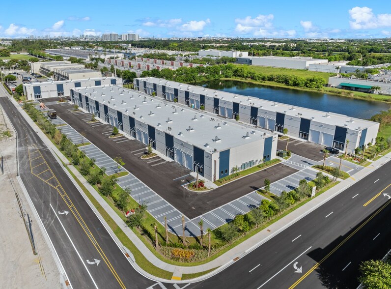 6175 NW 102nd Ave, Doral, FL à vendre - Photo du bâtiment - Image 1 de 33