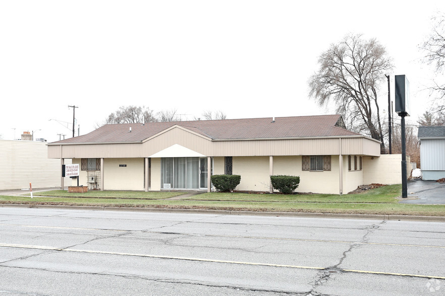 3750 E 12 Mile Rd, Warren, MI for sale - Primary Photo - Image 1 of 1