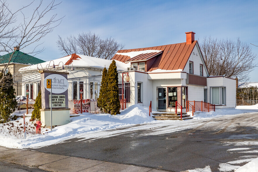 517 Rue Notre-Dame, Repentigny, QC for sale - Primary Photo - Image 1 of 4