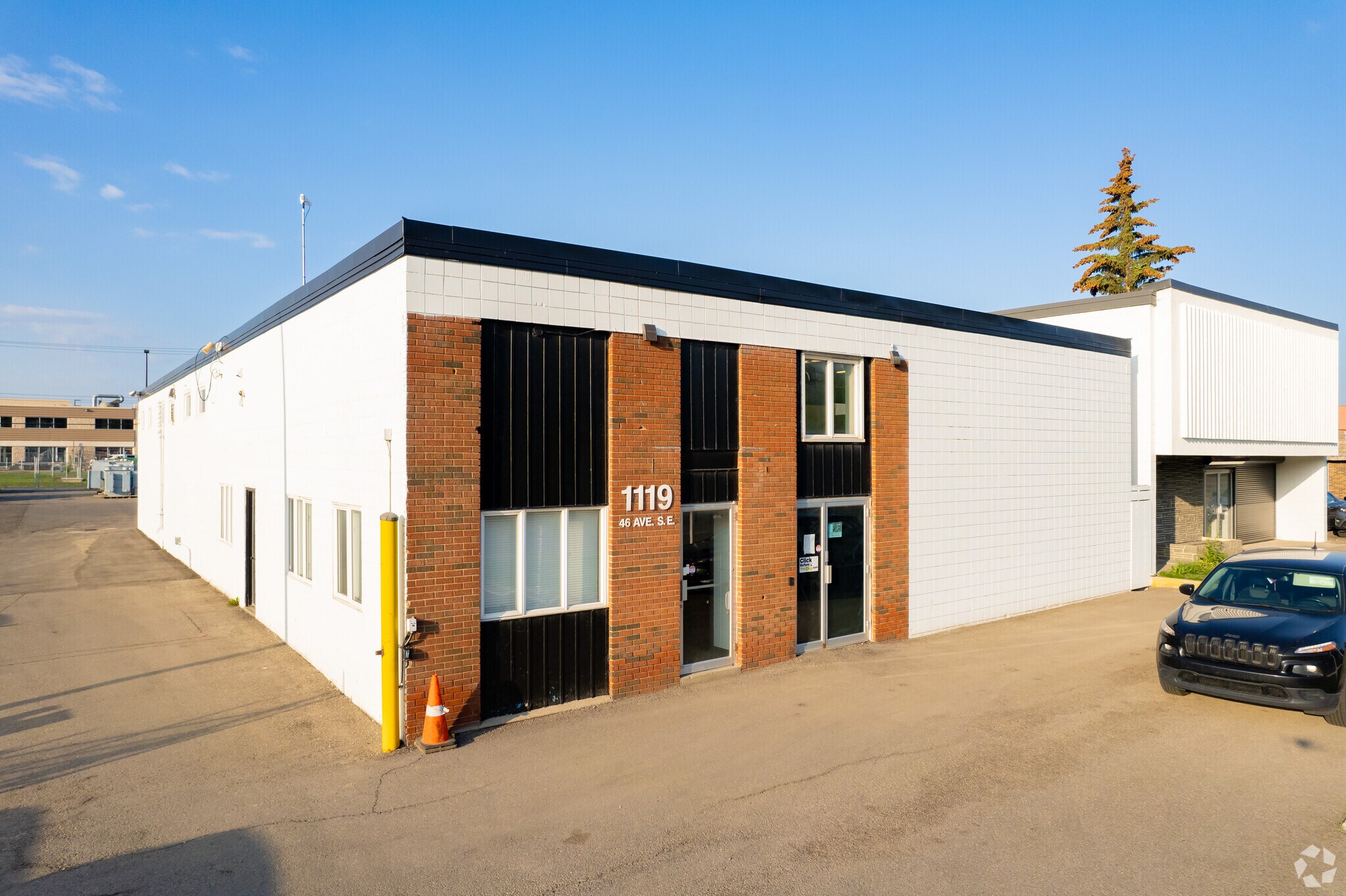 1119 46th Ave SE, Calgary, AB for sale Primary Photo- Image 1 of 1