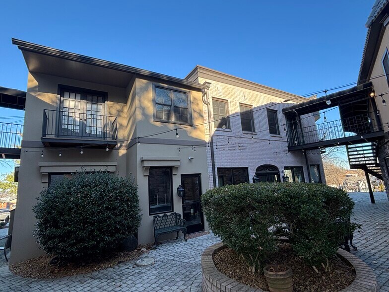 1143 Columbia Ave, Franklin, TN à louer - Photo du bâtiment - Image 3 de 7