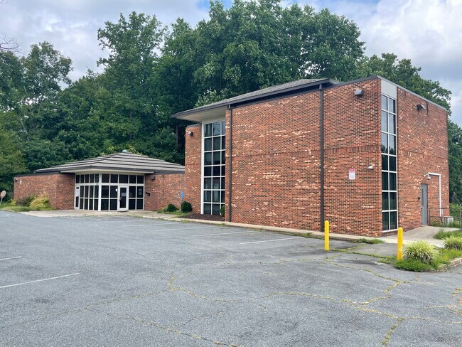 More details for 635 Coliseum Dr, Winston-Salem, NC - Office/Retail for Lease