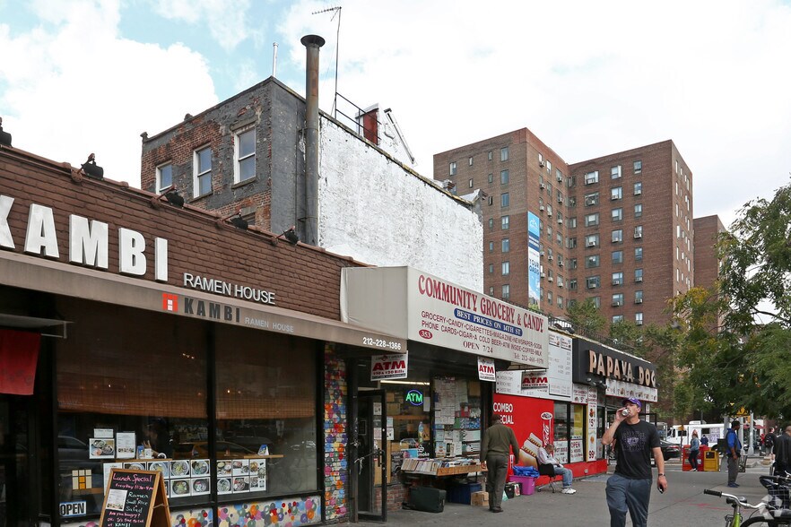 239-241 First Ave, New York, NY à louer - Photo du bâtiment - Image 2 de 2