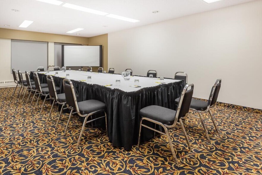 26 Strathmoor Dr, Sherwood Park, AB à louer - Photo du bâtiment - Image 3 de 8