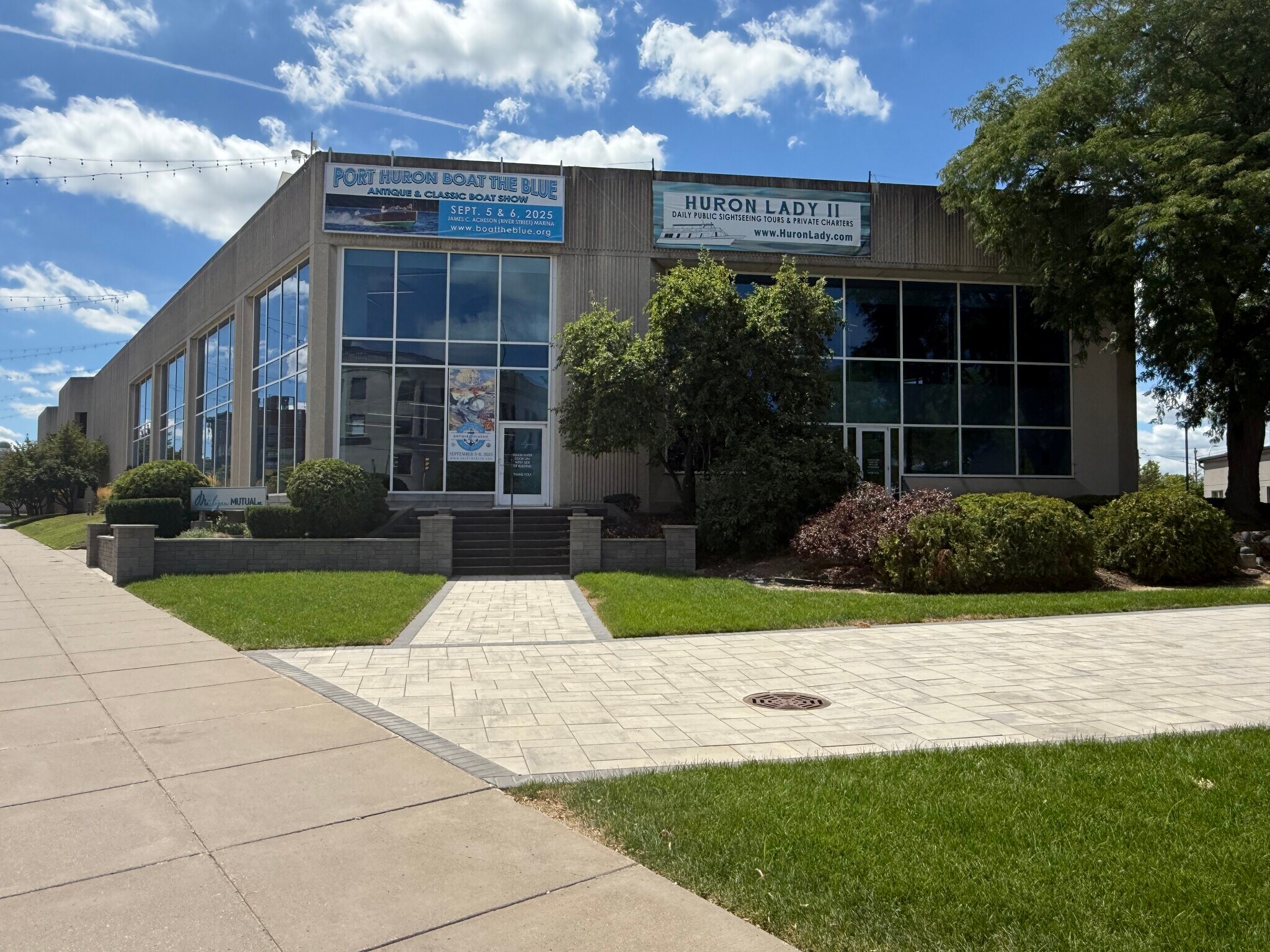 911 Military St, Port Huron, MI for lease Primary Photo- Image 1 of 16