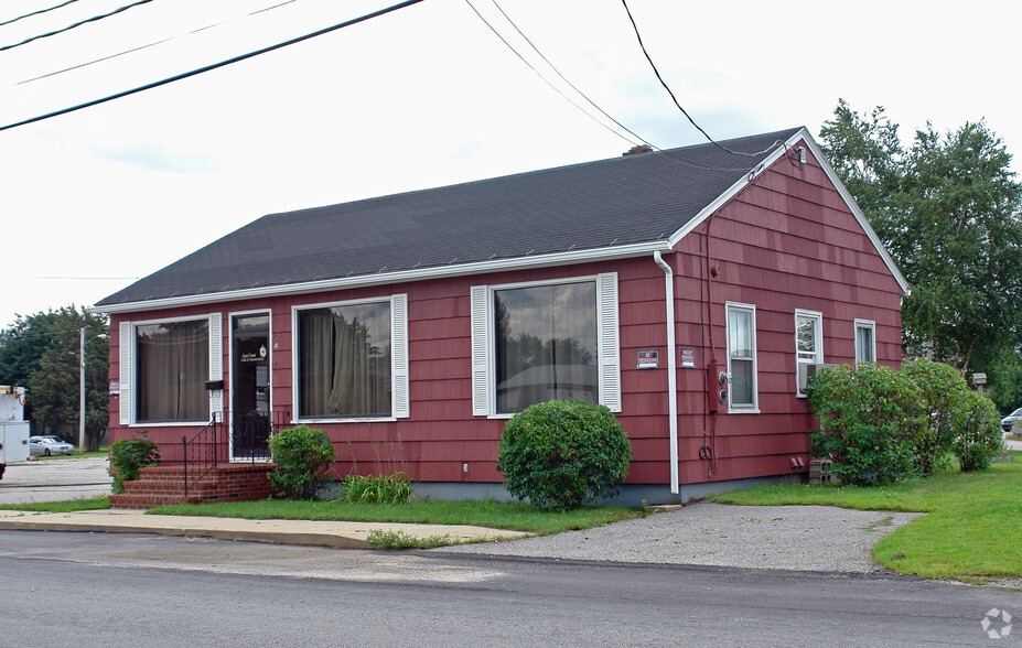 7 Wallace St, Rochester, NH for sale - Building Photo - Image 3 of 5