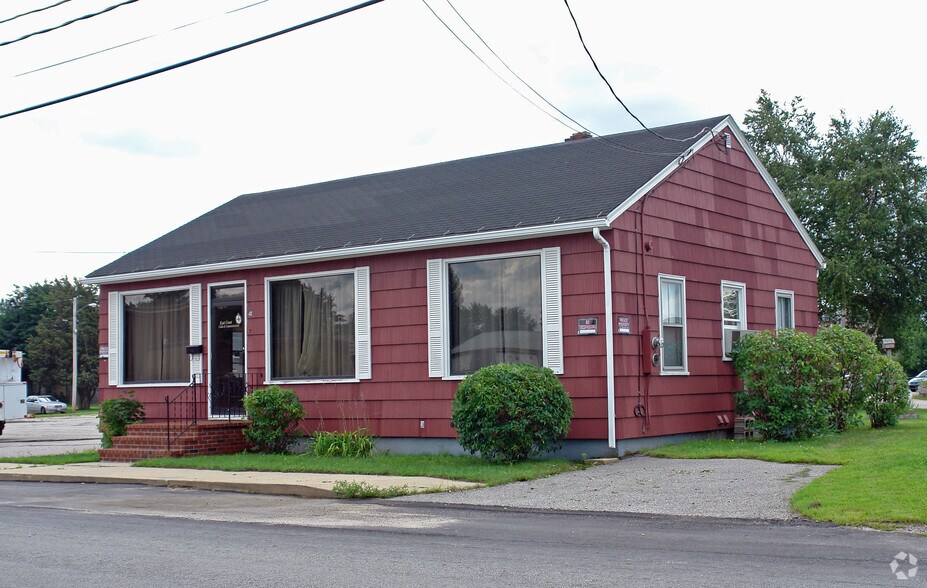 7 Wallace St, Rochester, NH à vendre - Photo du bâtiment - Image 3 de 5