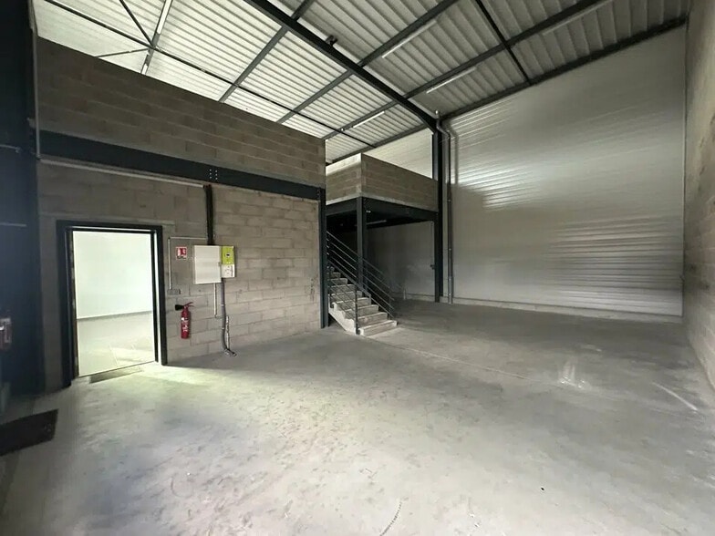 Flex in ILLKIRCH-GRAFFENSTADEN for lease - Interior Photo - Image 2 of 7