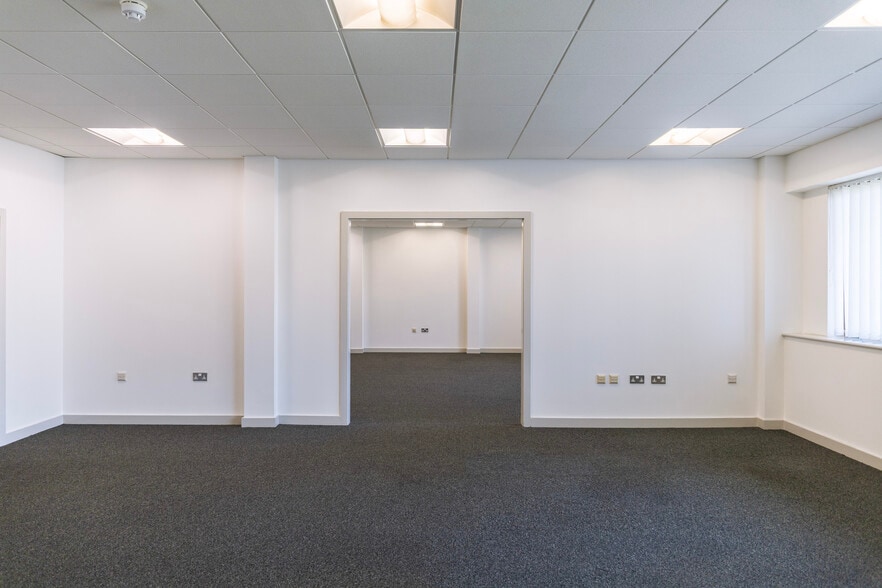Davyfield Road Rd, Blackburn for lease - Interior Photo - Image 3 of 31