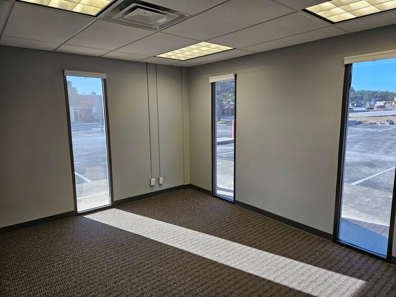 307 W Rhapsody Dr, San Antonio, TX for sale - Interior Photo - Image 3 of 13