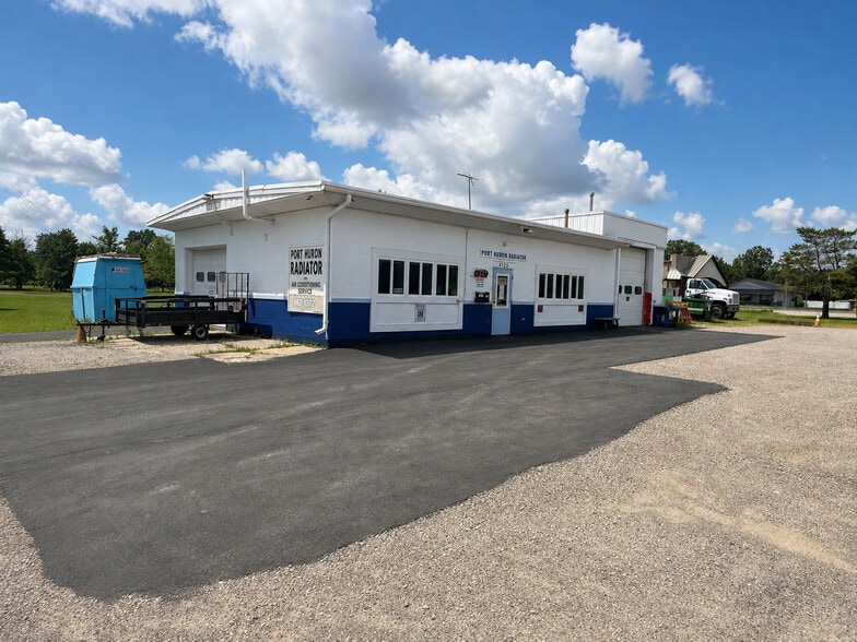 4725 Lapeer Rd, Kimball, MI à vendre - Photo du bâtiment - Image 3 de 4