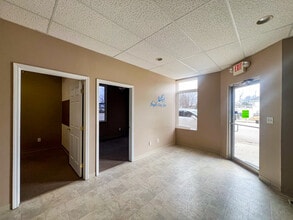 515 N Main St, Columbia, IL à louer Photo du bâtiment- Image 1 de 3