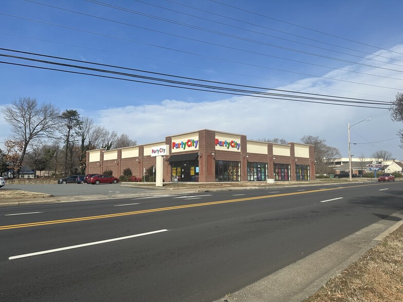 566 Stratford Rd, Winston-Salem, NC for lease - Building Photo - Image 1 of 7