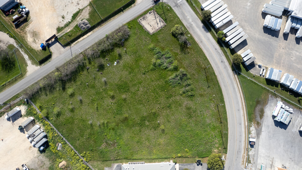 3 acres on Springfield Dr, San Antonio, TX for lease - Building Photo - Image 3 of 9