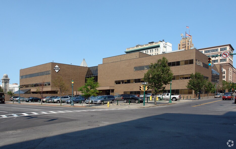 100 S Salina St, Syracuse, NY à louer - Photo du bâtiment - Image 3 de 13