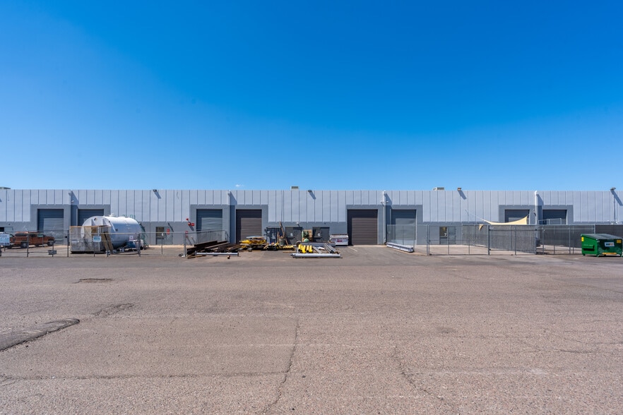 5455 N 51st Ave, Glendale, AZ à louer - Photo du bâtiment - Image 3 de 3