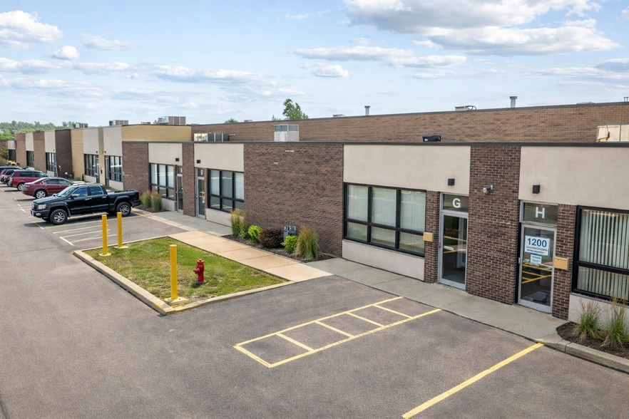 2420 E Oakton St, Mount Prospect, IL for lease - Building Photo - Image 3 of 3