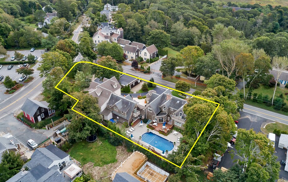 116 Parallel St, Harwich, MA à vendre - Photo du bâtiment - Image 2 de 4