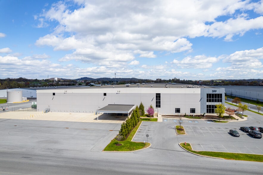 200 Capital Ln, Middletown, PA for lease - Building Photo - Image 2 of 8