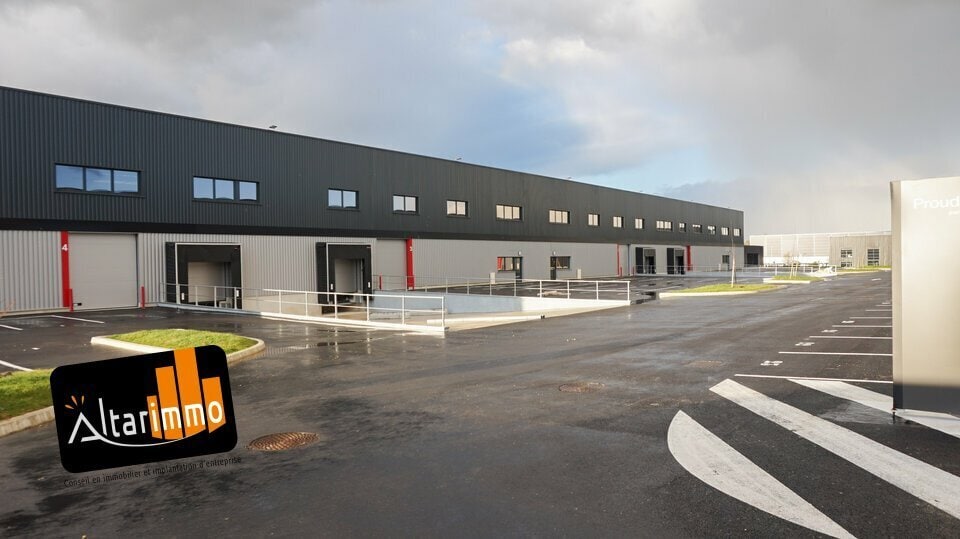 Flex in Chartres for lease Building Photo- Image 1 of 8