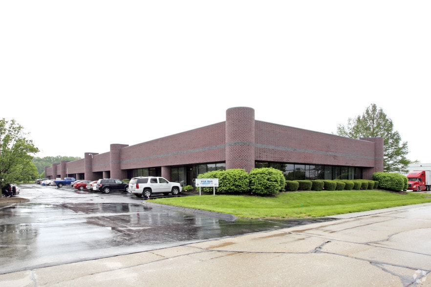 3783-3797 Rider Trail South, Earth City, MO for lease - Primary Photo - Image 1 of 4