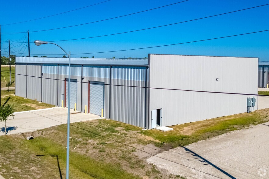 8110 Parkside Ave, Baytown, TX à louer - Photo du bâtiment - Image 3 de 5