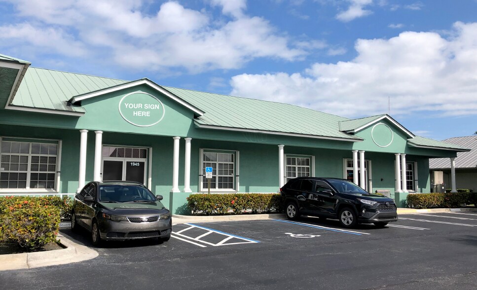 1935-1949 SE Port St Lucie Blvd, Port Saint Lucie, FL à louer - Photo du bâtiment - Image 3 de 8