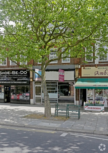 1360 High Rd, Londres à vendre - Photo du bâtiment - Image 2 de 4