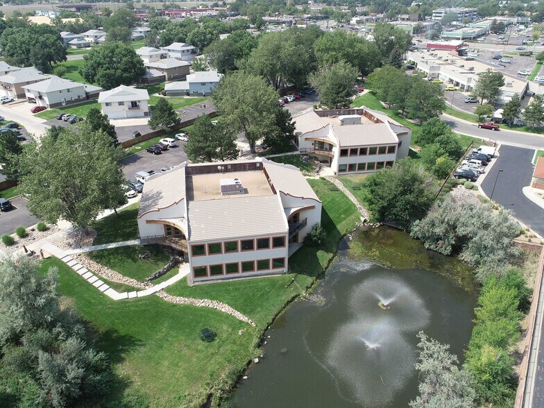 Park Forum portefeuille de 2 propriétés à vendre sur LoopNet.ca - Photo du bâtiment - Image 2 de 12
