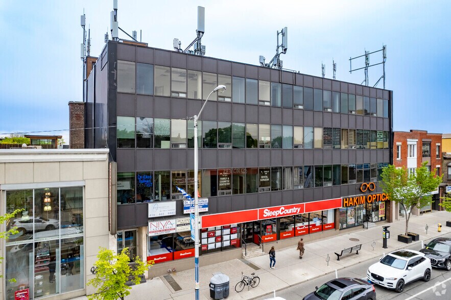 745 Danforth Ave, Toronto, ON à louer - Photo du bâtiment - Image 2 de 2
