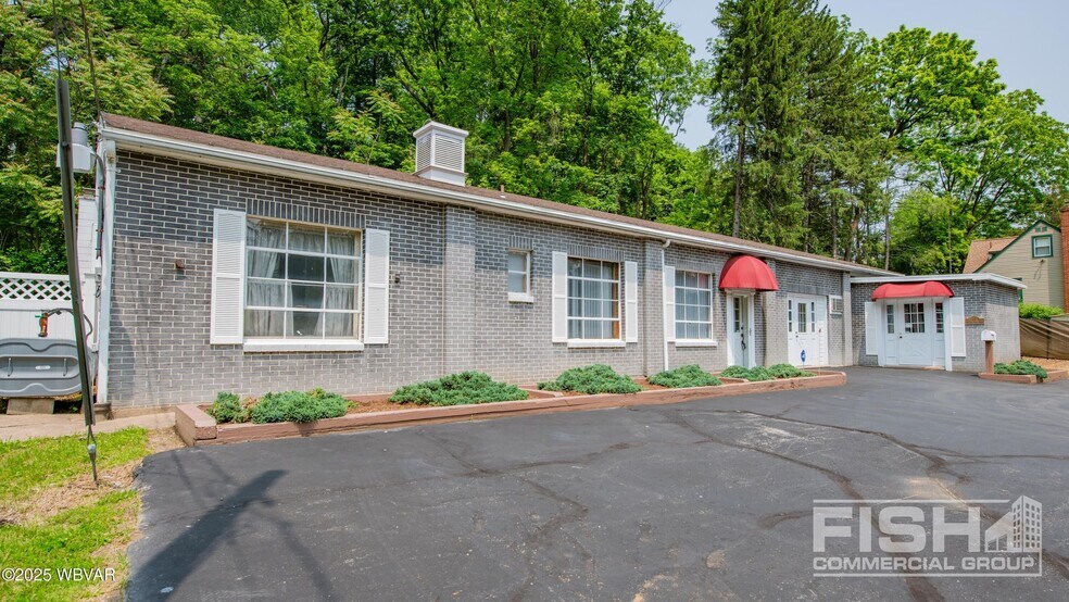 994 Vallamont Dr, Williamsport, PA à vendre - Photo du bâtiment - Image 2 de 11