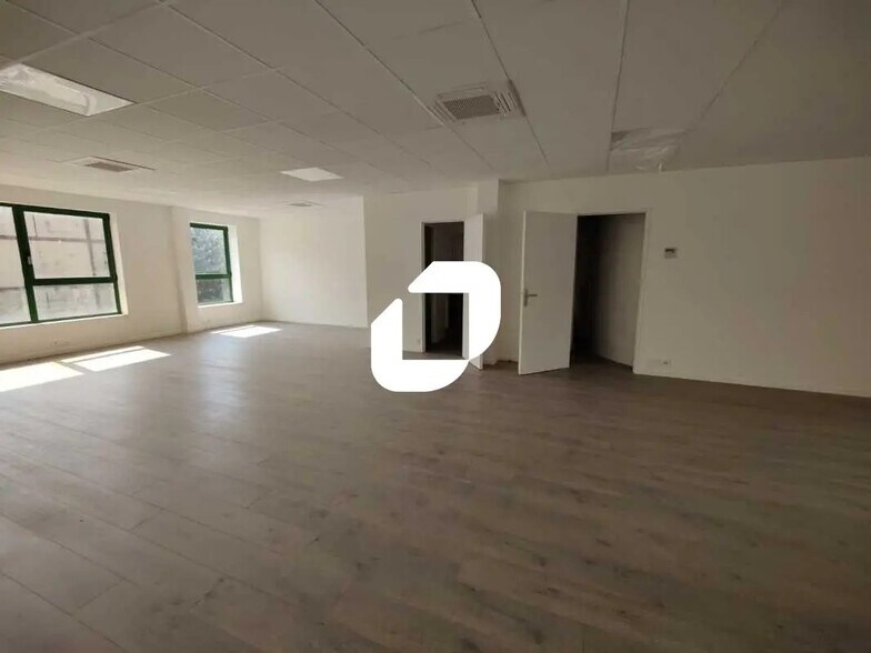 Bureau dans Viry-Châtillon à louer - Photo intérieure - Image 3 de 9