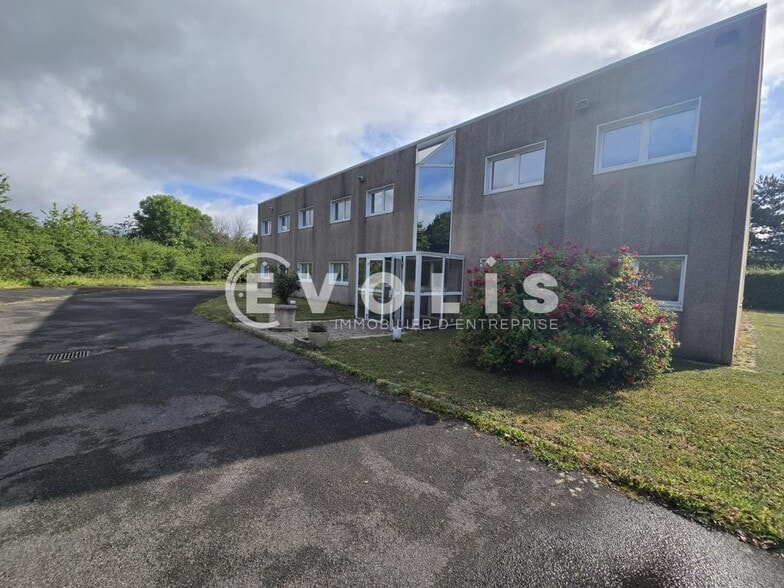 Office in Nozay for lease - Building Photo - Image 1 of 4