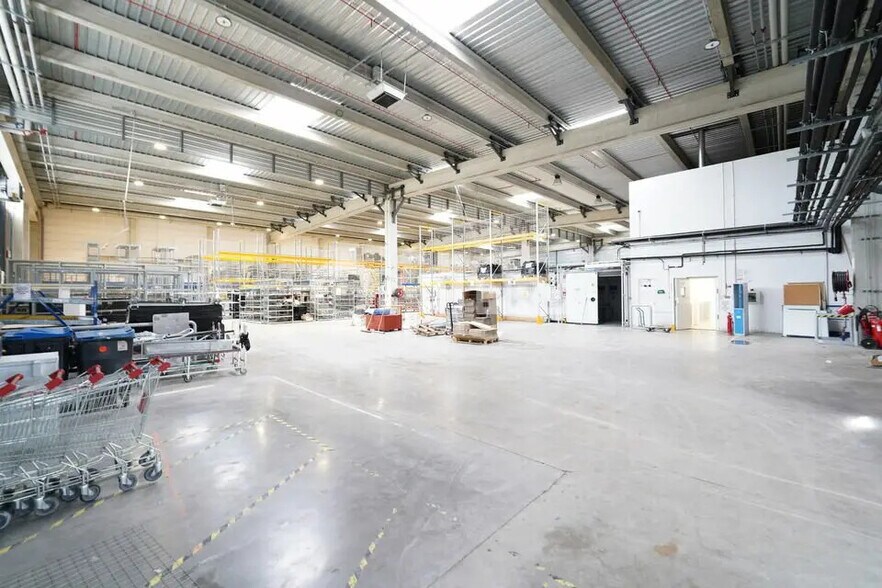 Office in Mions for lease - Interior Photo - Image 3 of 11