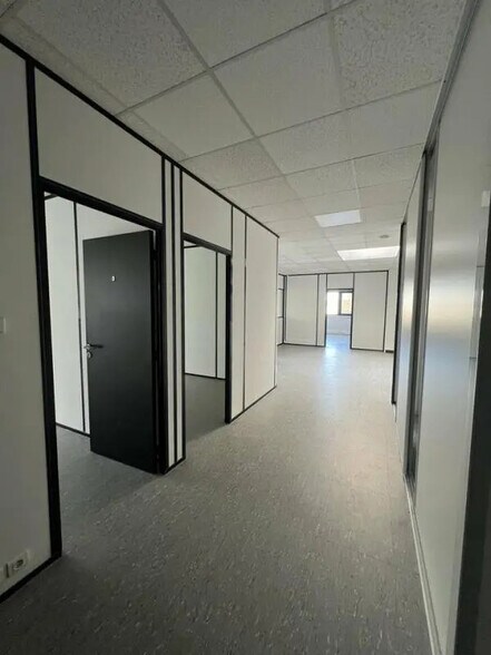 Office in Labège for lease - Interior Photo - Image 2 of 5