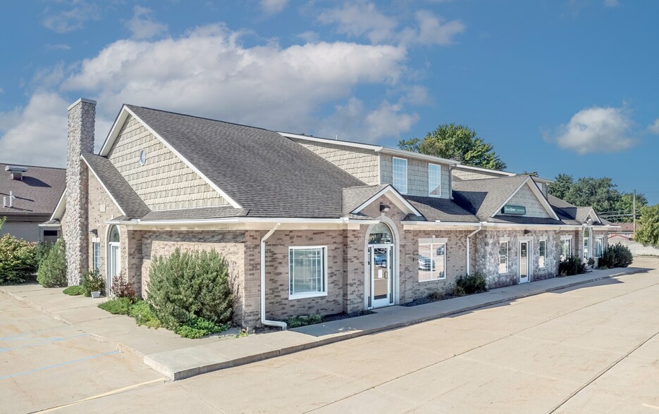 30229 Schoenherr Rd, Warren, MI for lease - Primary Photo - Image 1 of 3