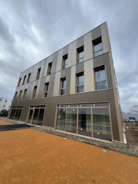Office in Villefranche-sur-Saône for sale - Building Photo - Image 3 of 3